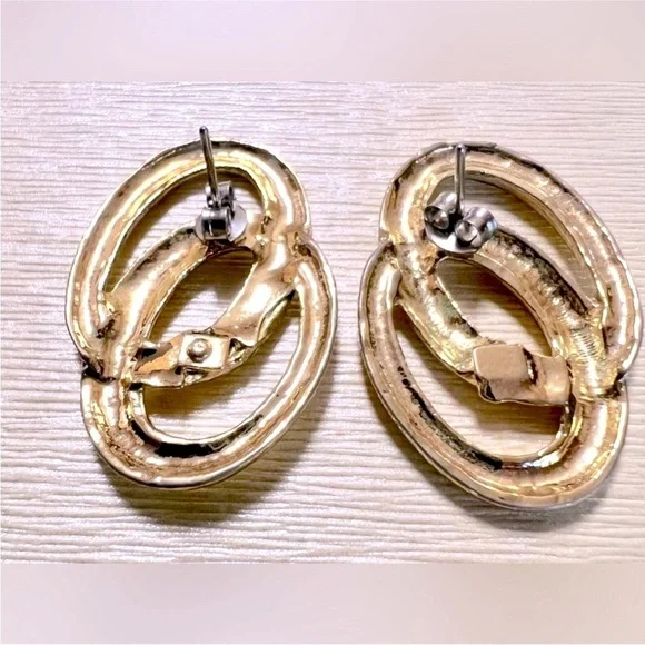 Macy’s Gold Geometric Earrings with Interlocking Ovals - Picture 3 of 3